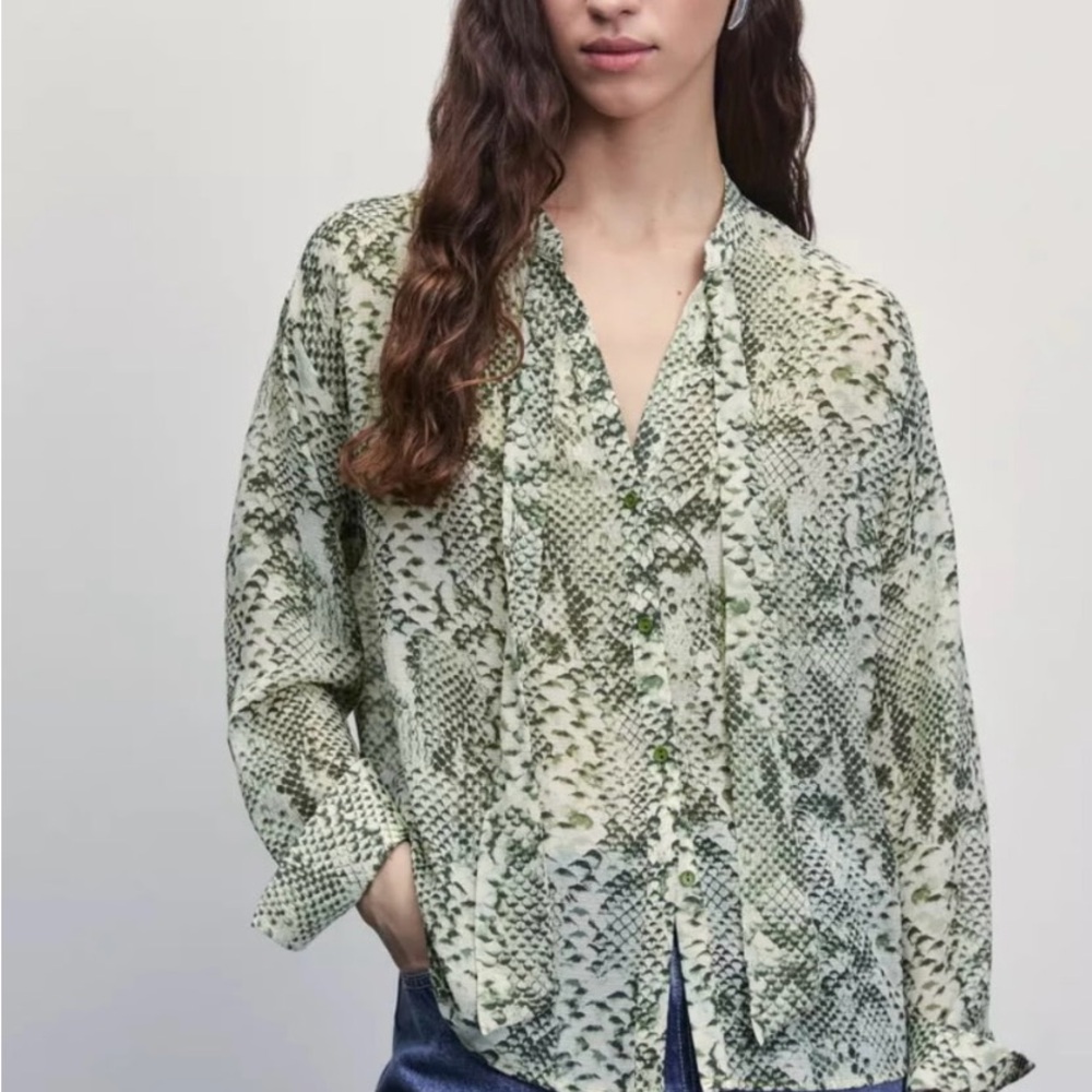 Zara Green Trendy Women’s Fashion Piece – Perfect for Casual & Dressy Wear